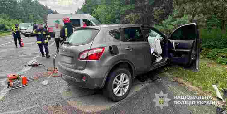 На Львівщині у ДТП з вантажівкою загинув 46-річний водій автомобіля Nissan 