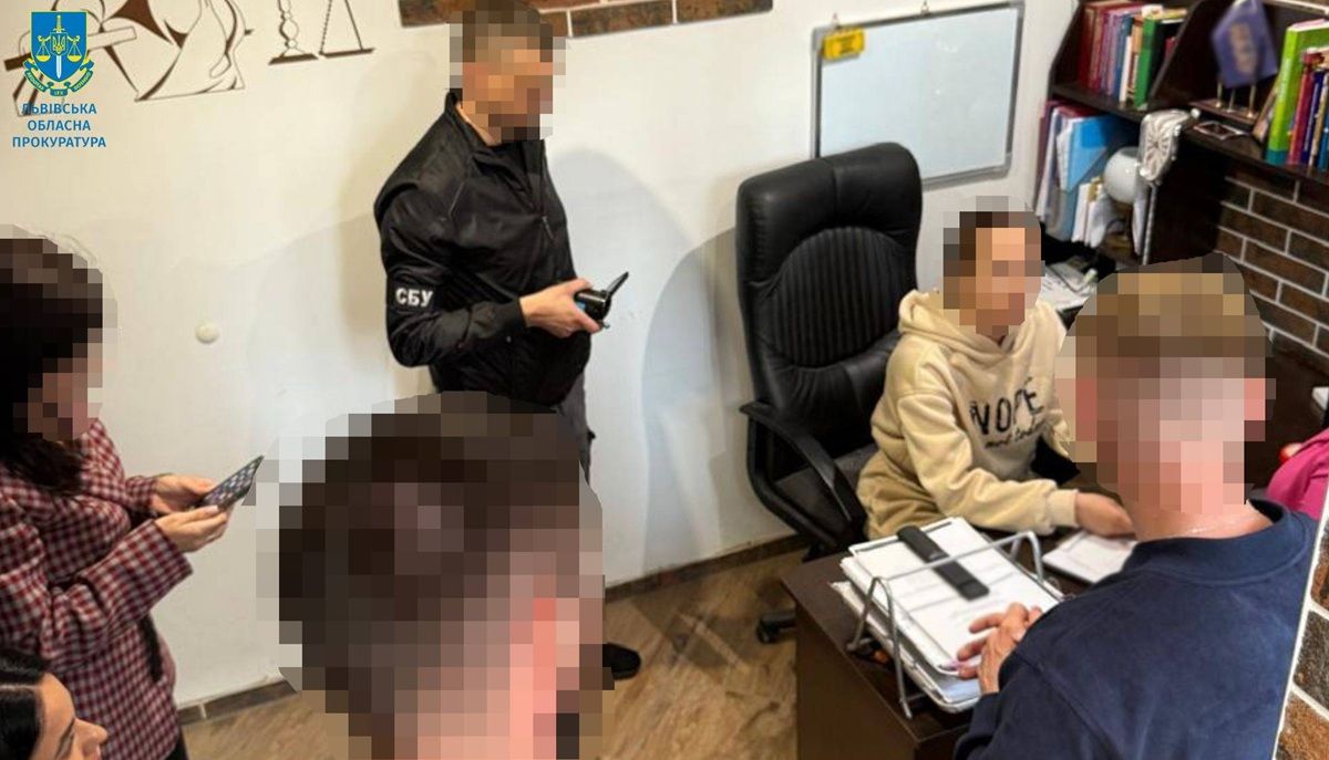 На Львівщині адвокатку та чиновника затримали на хабарі від військовозобов’язаного