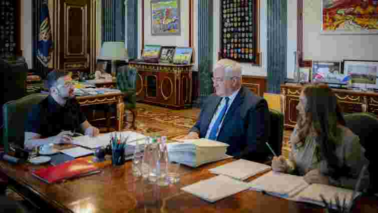 Володимир Зеленський призначив 16 нових послів України
