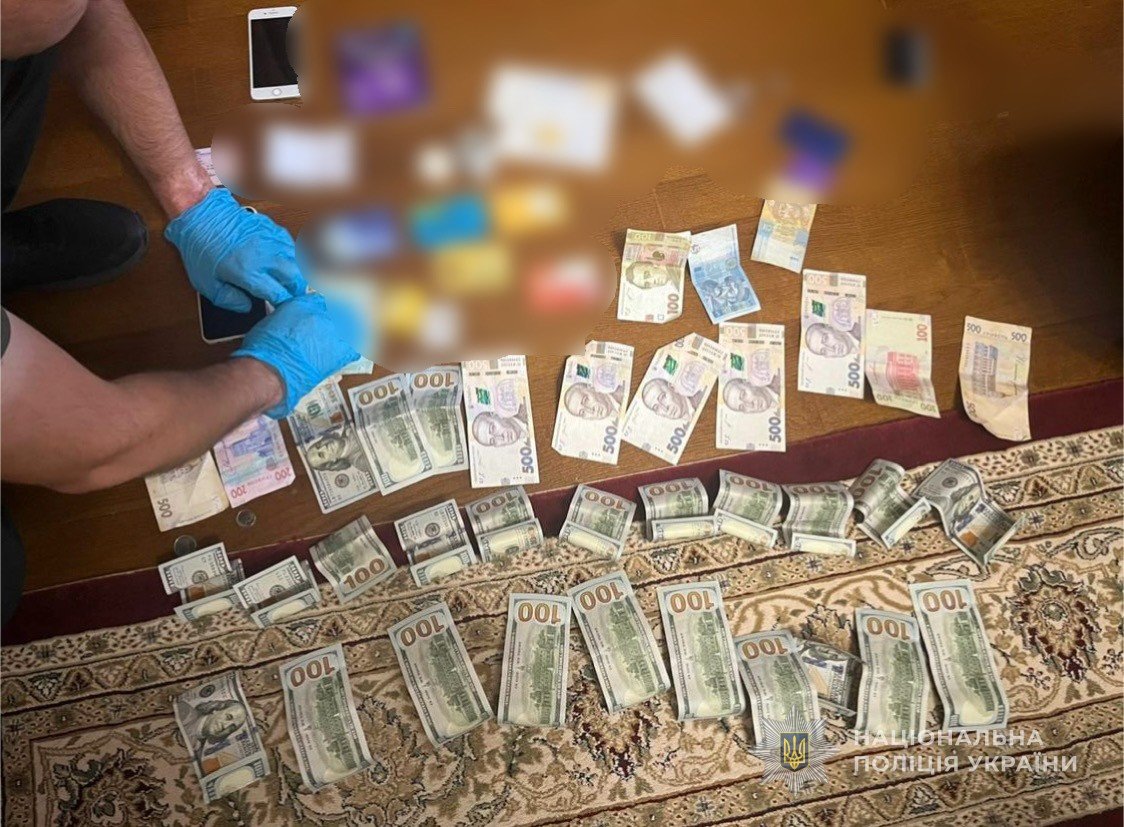 Правоохоронці провели девʼять санкціонованих обшуків, зокрема, в офісі шахраїв (фото поліції)