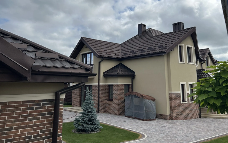 Сім'я львівського митника обросла майном, неспівмірним із доходами