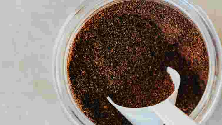 Один простий продукт – і неприємного запаху зі сміттєвого відра більше не буде