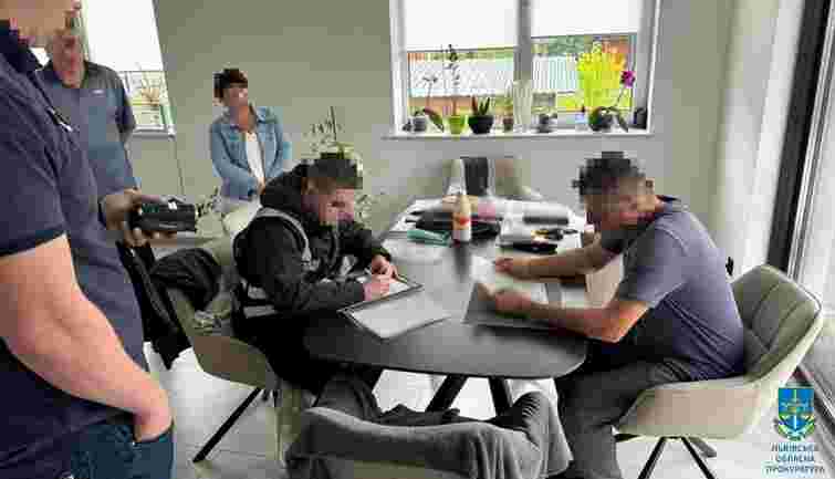 Львів’янин зі спільником з Держземкадастру заволоділи ділянкою за 3 млн грн біля Львова