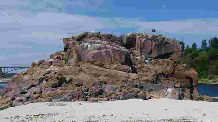 Археологи вперше дослідили затоплені 70 років тому скелі біля Хортиці