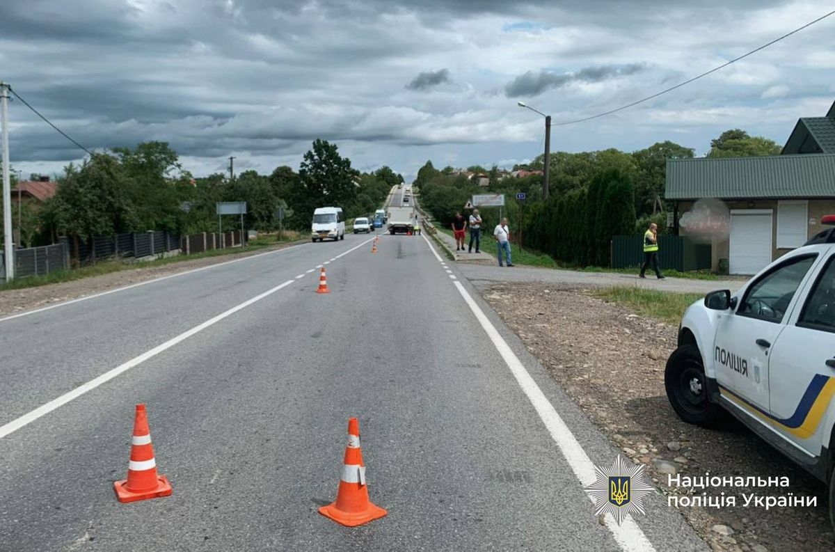 Біля Калуша водій Mercedes на смерть збив пішохода