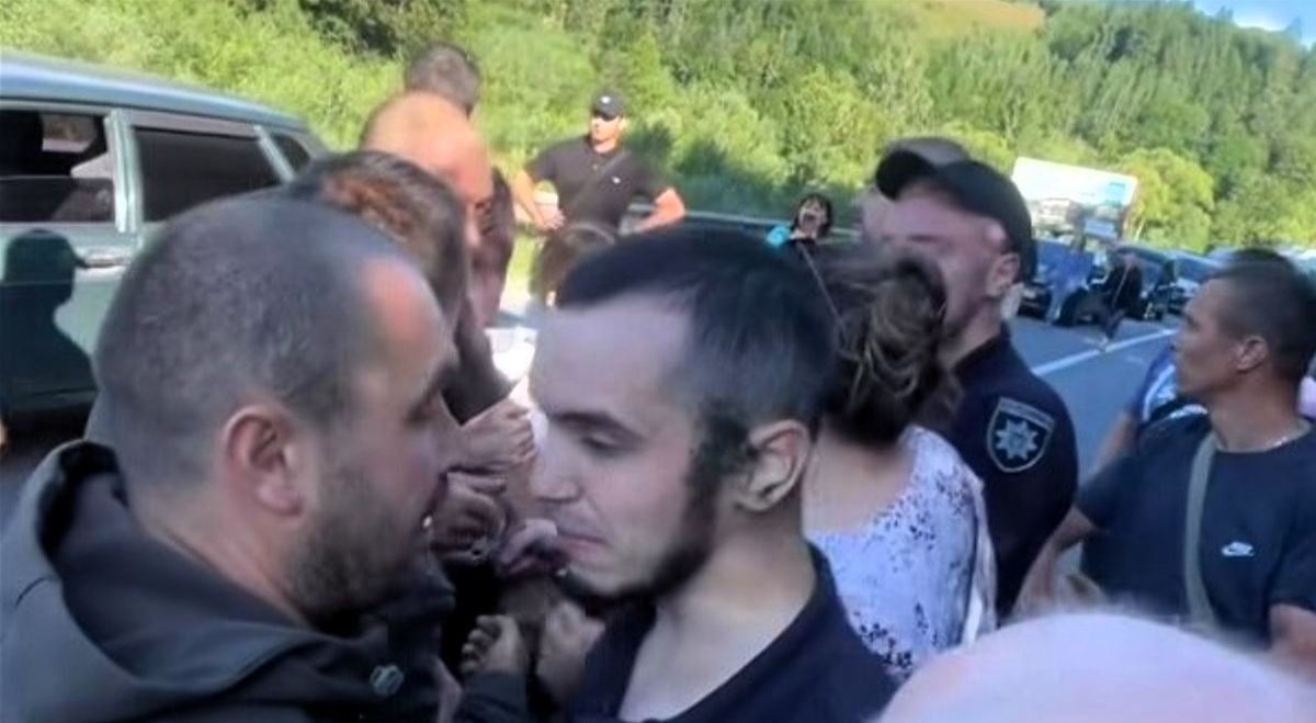 Мешканці Микуличина влаштували конфлікт з поліцією і ТЦК через мобілізацію односельця