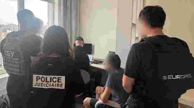 Україна та Франція викрили адміністратора російськомовного форуму для кіберзлочинців
