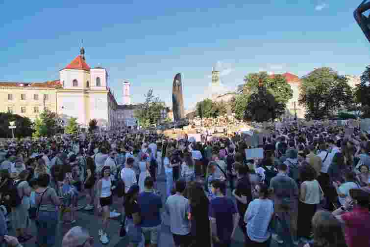 У Львові другий день тривають  масштабні протести через закон про ліквідацію НАБУ та САП