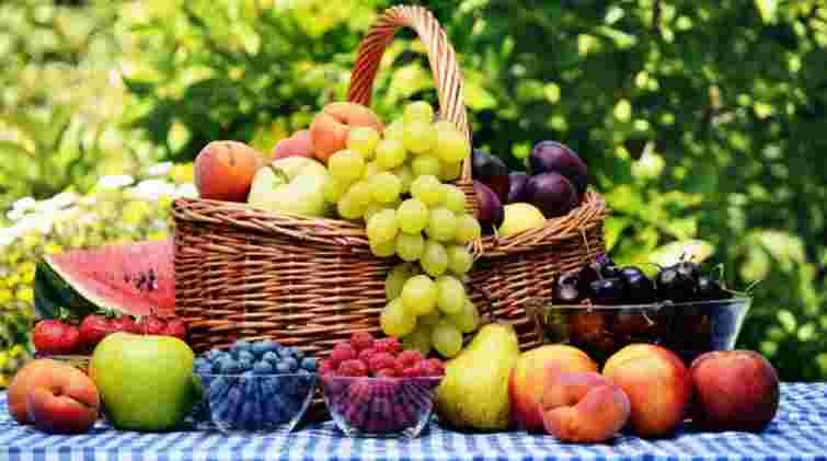Не всі однаково корисні: фрукти і ягоди з найбільшим та найменшим вмістом цукру