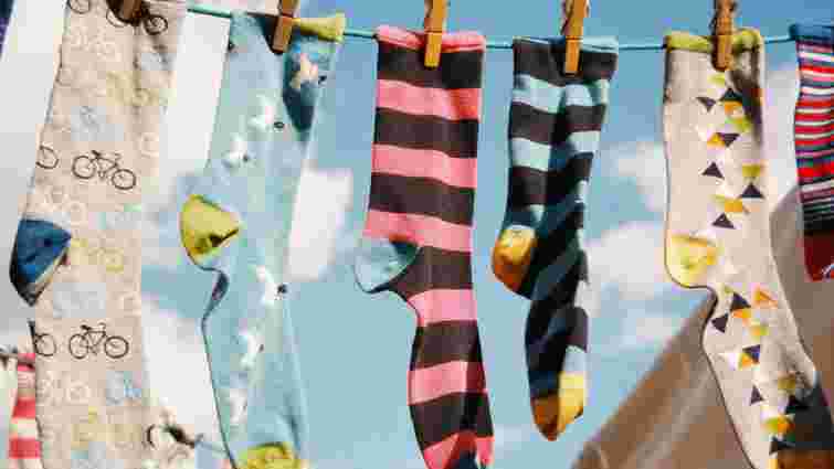 Навіщо потрібно вивертати шкарпетки під час прання: неочікувана відповідь 