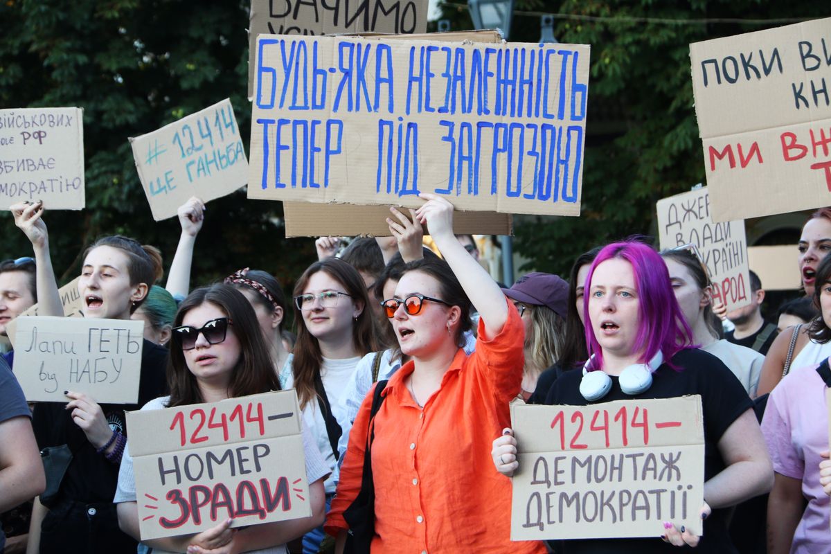 Частина львівських депутатів прокоментувала підтримку законопроєкту про ліквідацію НАБУ та САП