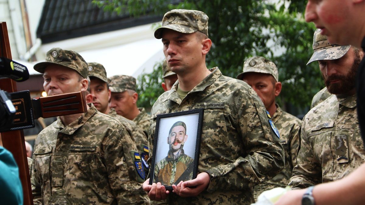 Львів попрощався з Героєм України Віталієм «Туристом» Карвацьким