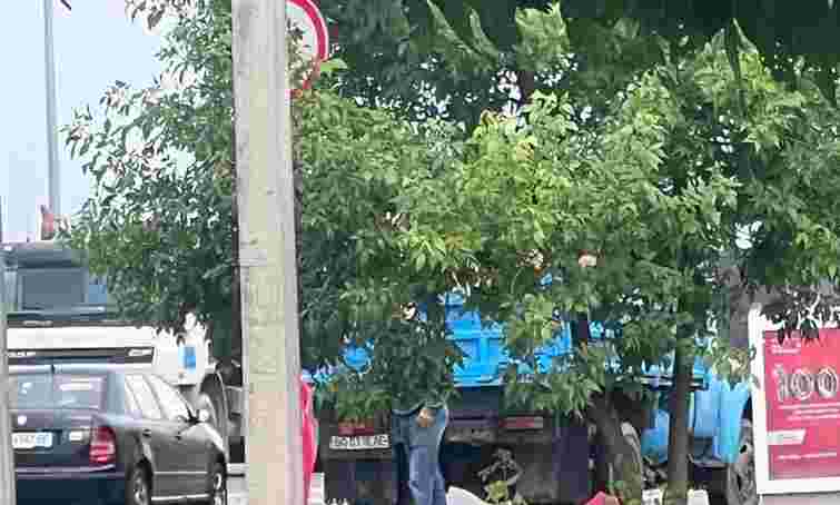 У Тернополі вантажівка на смерть збила жінку