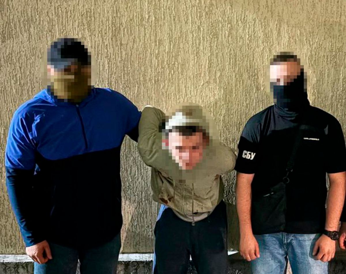 Жителю Чернівців дали 15 років тюрми за підпали залізниці й автівок ЗСУ