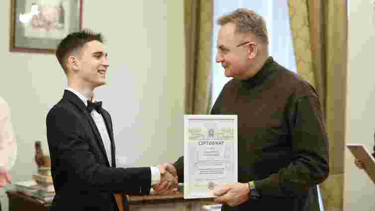 Школяр зі Львова посів друге місце на міжнародній олімпіаді з фізики в Парижі