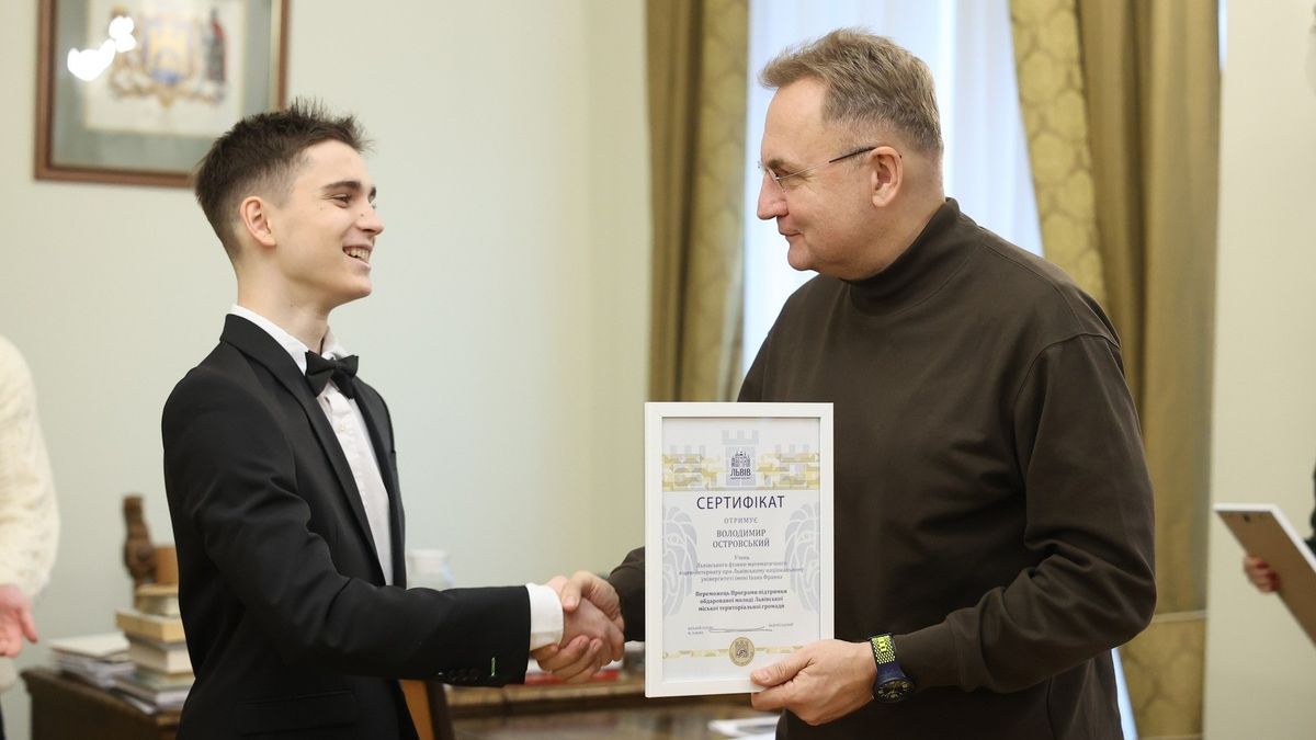 Школяр зі Львова посів друге місце на міжнародній олімпіаді з фізики в Парижі