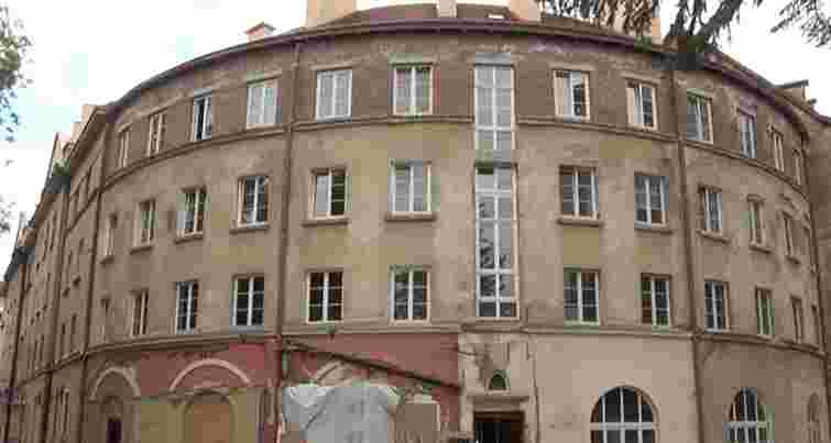 У справі про відновлення вікон на вул. Стрийській вручено підозри