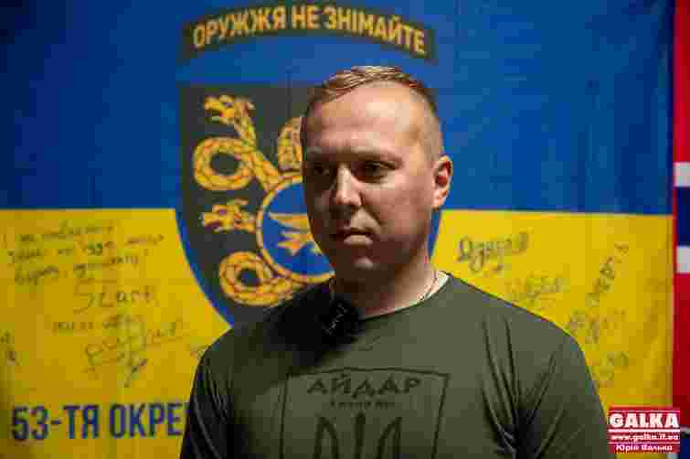 Суд оштрафував відомого волонтера за торгівлю пікапами, ввезеними для самооборони Львівщини