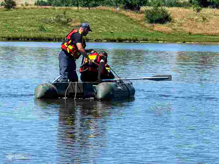 Після двох днів пошуків рятувальники витягнули з озера тіло 46-річного закарпатця