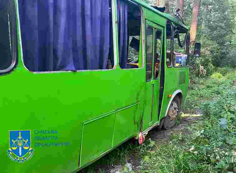 Росіяни вдарили дроном по рейсовому автобусу на Сумщині, троє загиблих