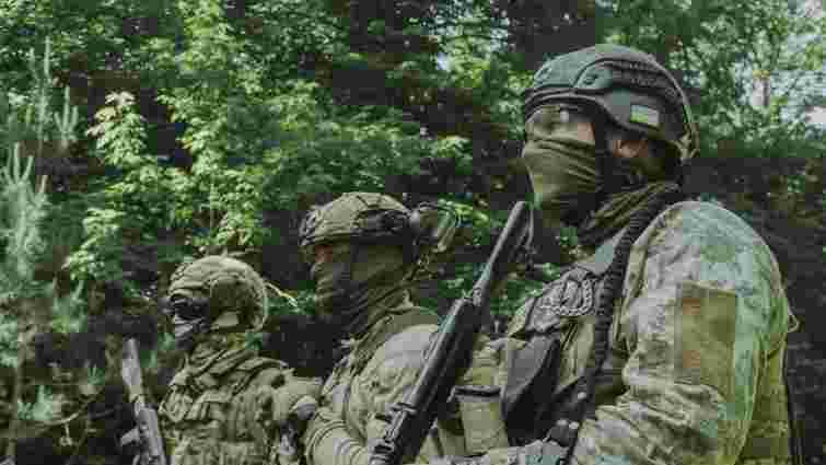 Військові змусили окупанта здатися в полон за допомогою дрона з гучномовцем