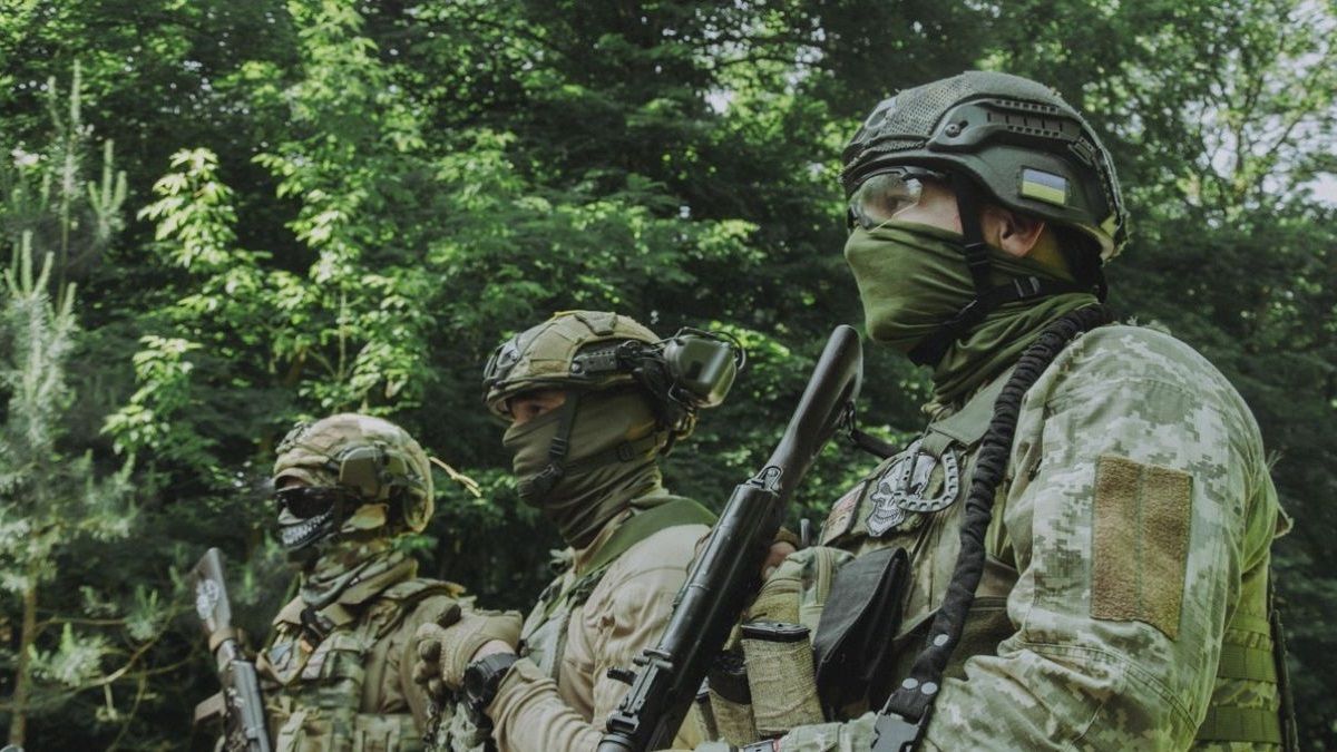 Військові змусили окупанта здатися в полон за допомогою дрона з гучномовцем