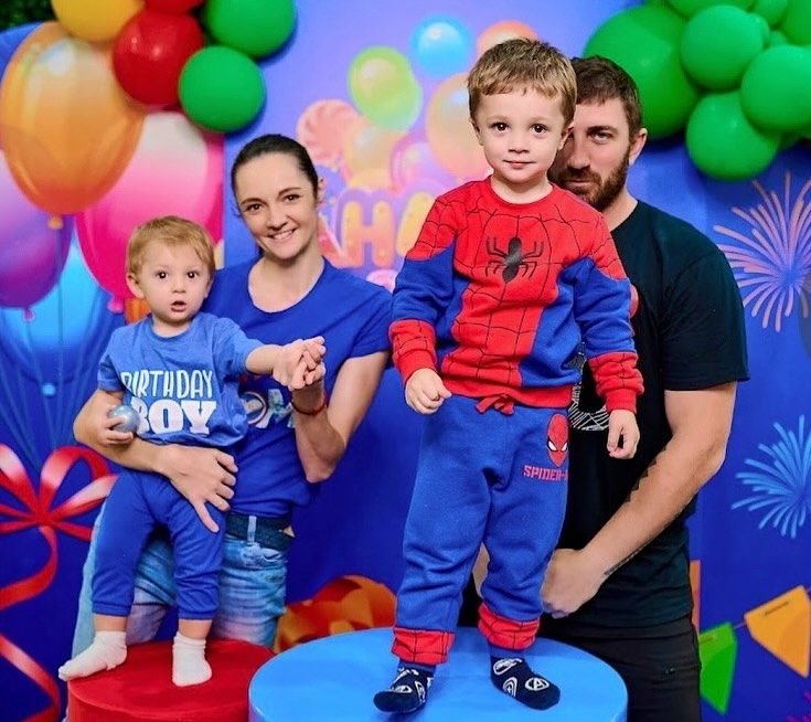 Ганна Безсонова з чоловіком і дітьми