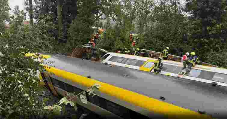 У Німеччині зійшов з рейок пасажирський потяг, є загиблі