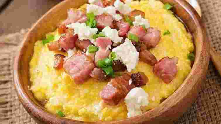 Банош вийде ідеальний: скільки часу потрібно варити кукурудзяну крупу