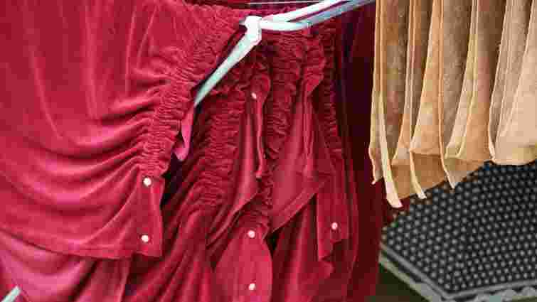 Щоб не зіпсувати одяг: які речі потрібно обовʼязково прати навиворіт