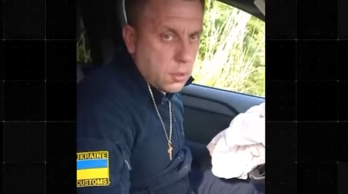 Двох поліцейських звільнили за приховування ДТП із п’яним митником на Львівщині