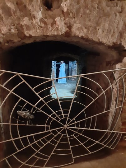 Інсталяція привида Гертруди Коморовської у підземеллі (фото ZAXID.NET)