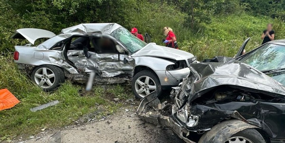 На Буковині під час лобового зіткнення двох авто загинув 15-річний хлопець