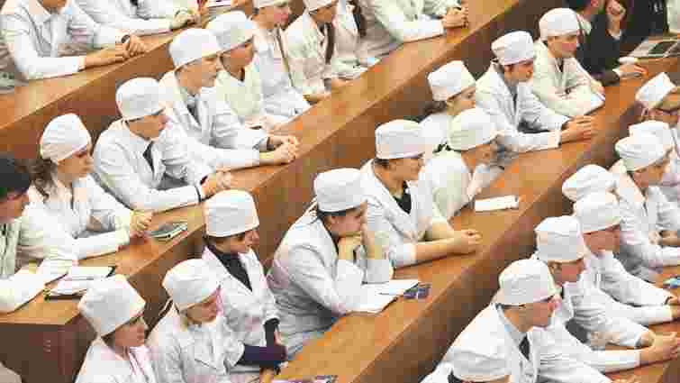 Президент підписав закон про обов'язковий військовий вишкіл студентів-медиків та фармацевтів