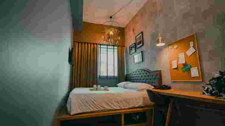 Прості дизайнерські рішення, які зроблять кімнату вищою без ремонту