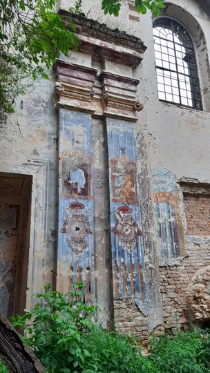 Залишки розписів в інтерʼєрі (фото ZAXID.NET)