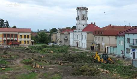 У центрі Городка вирізали увесь сквер задля реконструкції площі за 600 тис. євро
