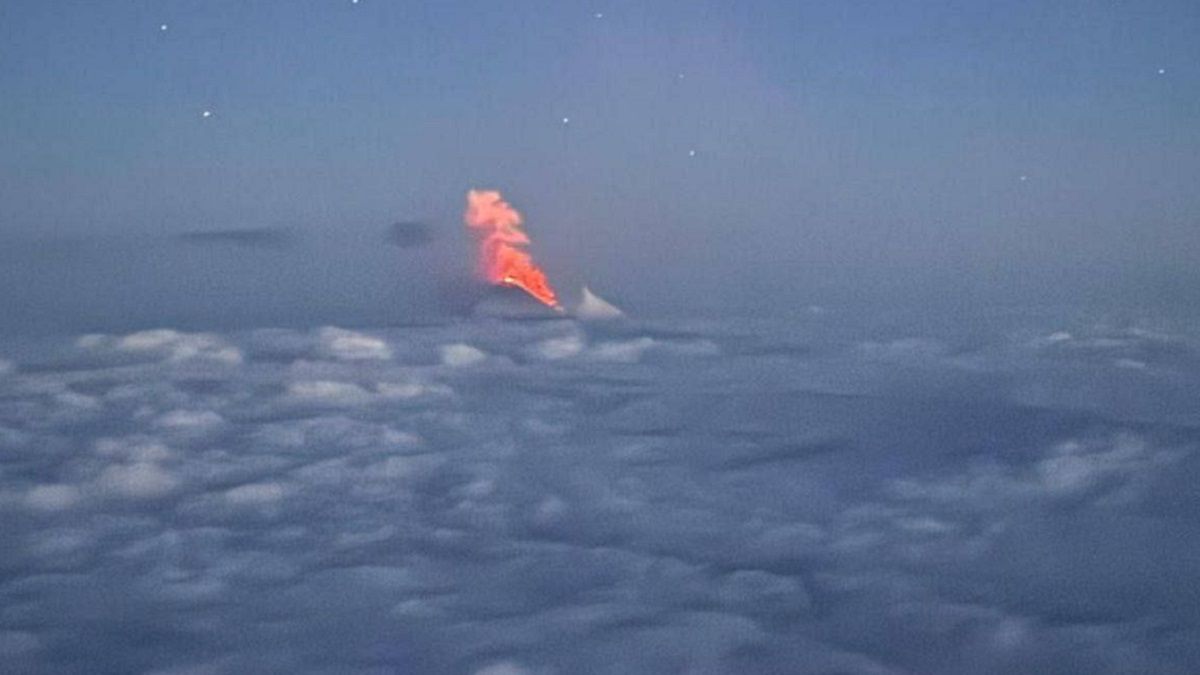 На російській Камчатці після землетрусу почалося виверження вулкана 
