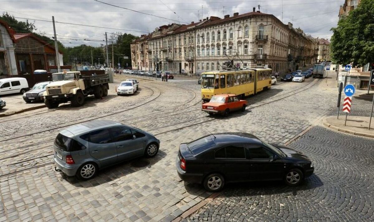 Через часткову реконструкцію перехрестя Сахарова – Вітовського змінять рух транспорту