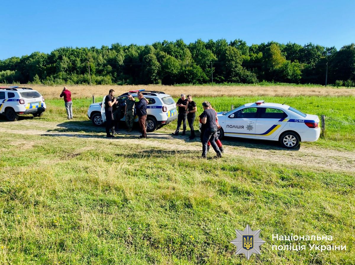 На Прикарпатті відшукали 8-річного хлопчика, який всю ніч провів у хащах