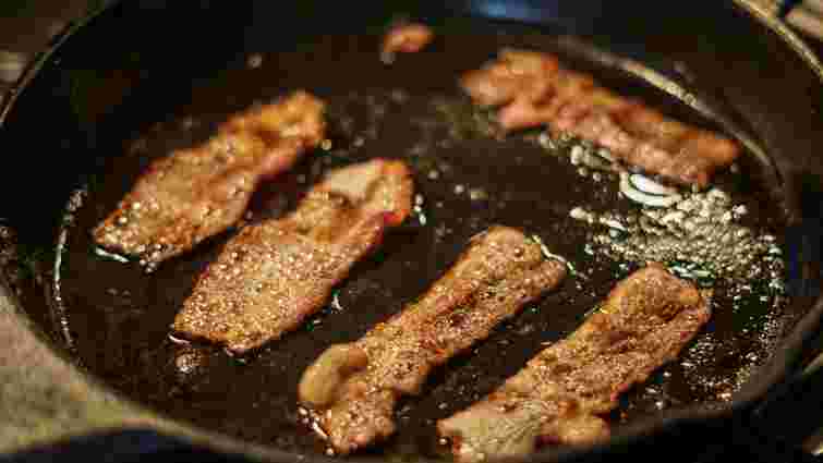 Ніколи не використовуйте: 5 найгірших олій для смаження 