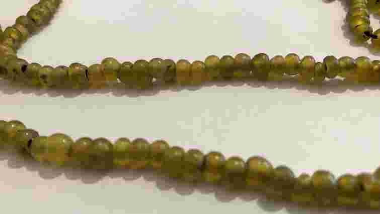 У Володимирі на Волині археологи знайшли скляне намисто давньоруського періоду