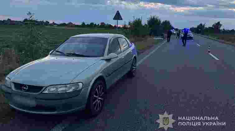 На Волині пасажирка під час руху вистрибнула з авто, потрапила під колеса та загинула