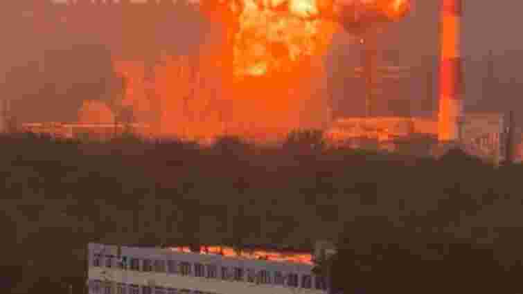 У Росії внаслідок атаки БпЛА лунали вибухи біля НПЗ, радіозаводу та аеродрому