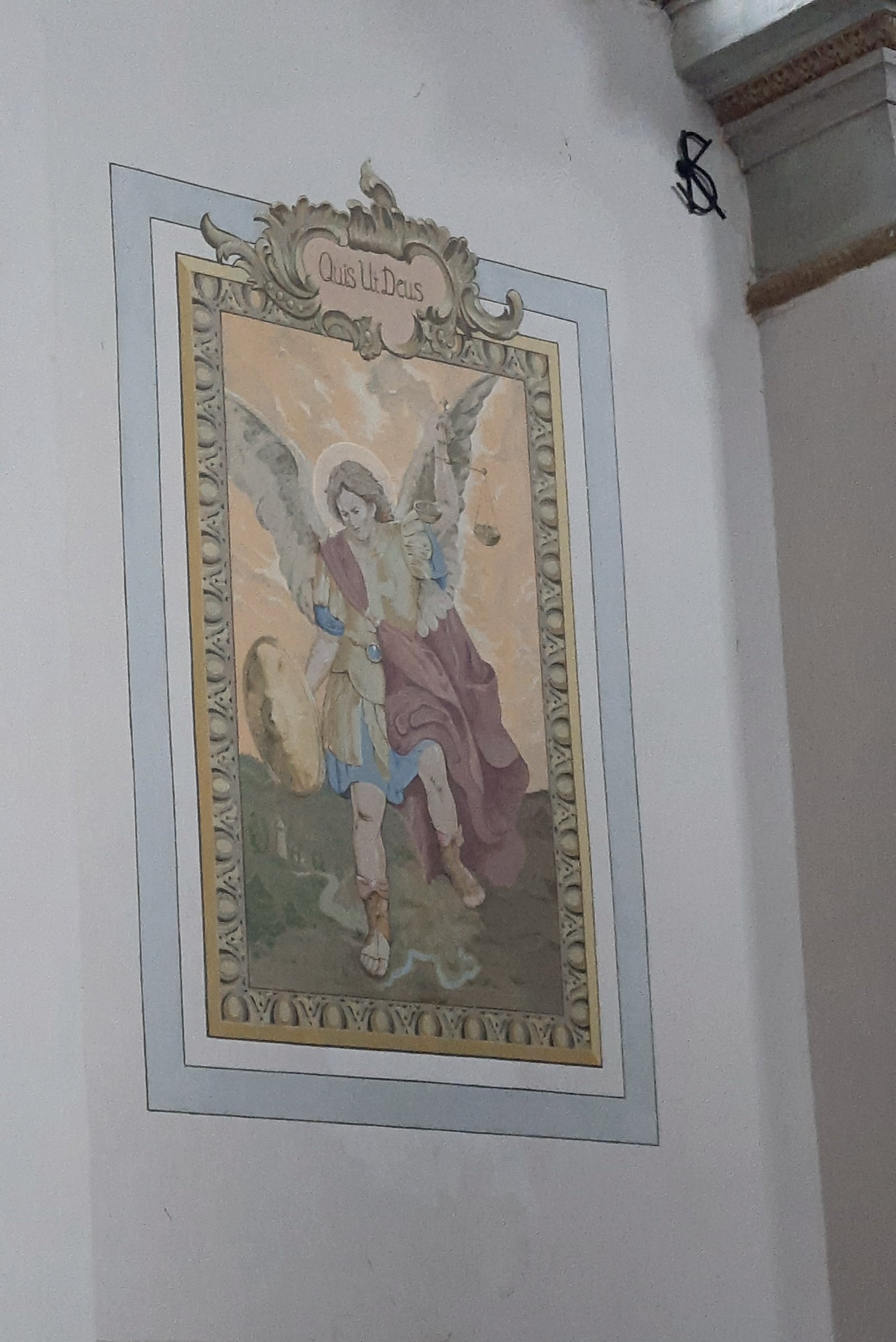 Сучасні перемалювання в костелі у Тартакові (фото ZAXID.NET)