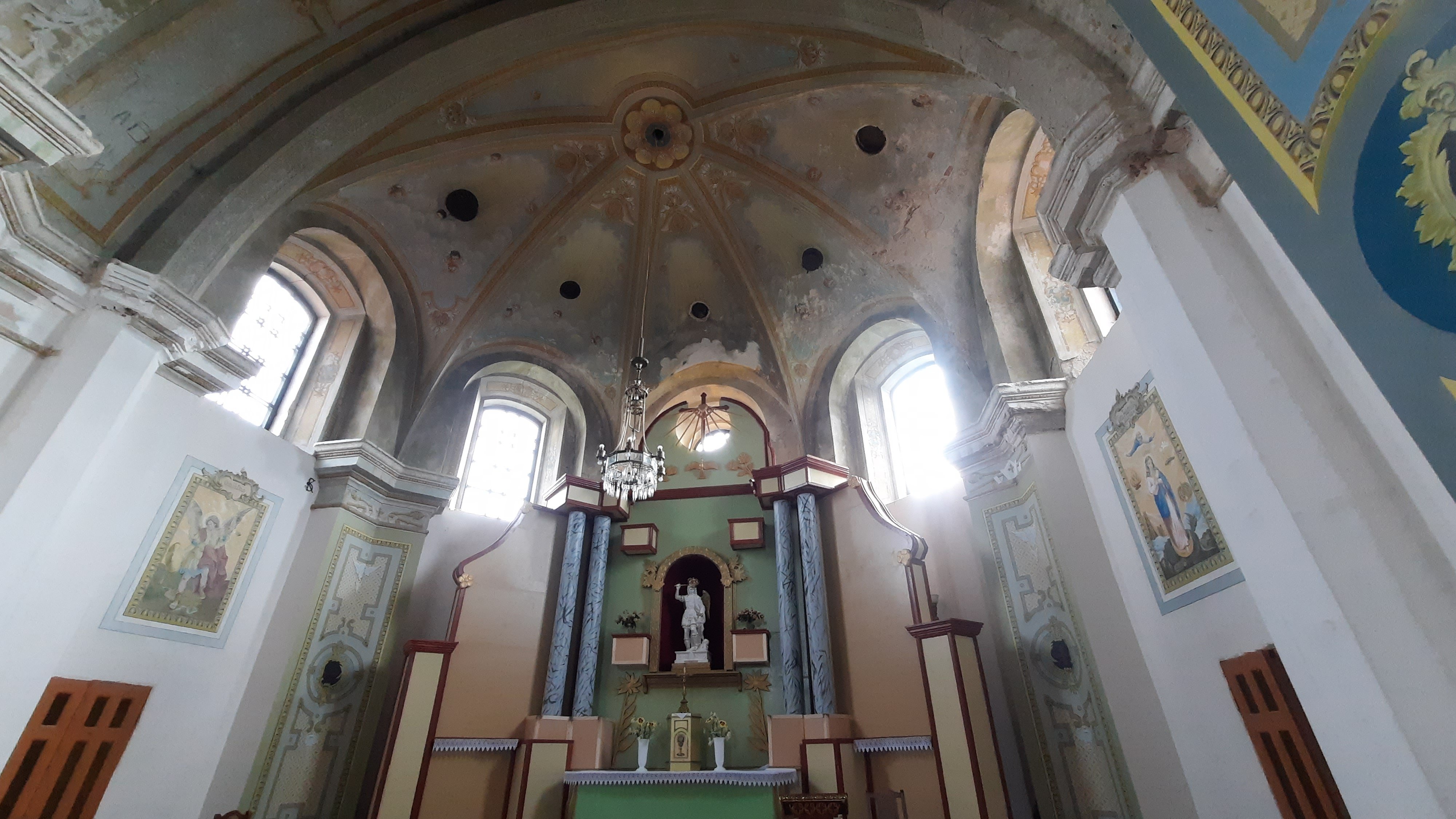 Сучасний стан вівтарної частини костелу у Тартакові (фото ZAXID.NET)