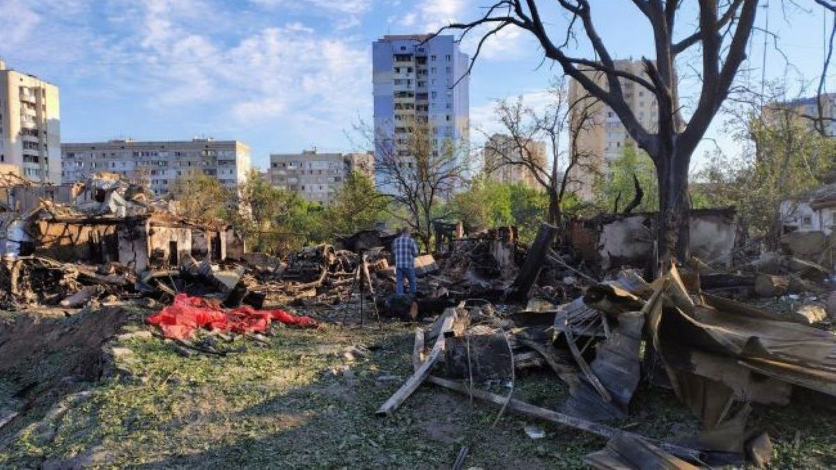 У Миколаєві внаслідок обстрілу пошкоджено багато будинків, 7 людей постраждали