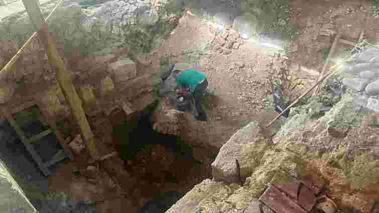 Готична цегла та алебастрові портали: що цікавого знайшли археологи біля замку в Галичі