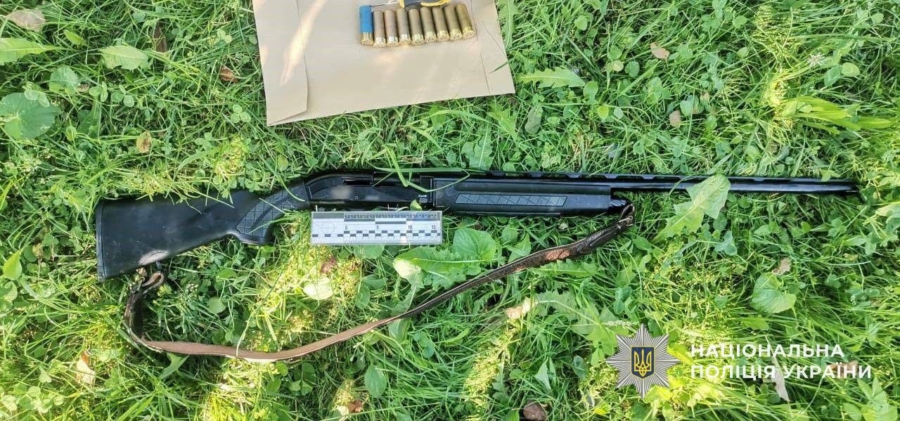 Закарпатець двічі вистрелив в бік оперативників з мисливської рушниці