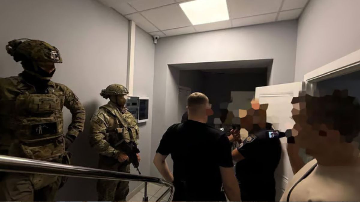 Експрокурор САП заявив про побиття детектива НАБУ під час масових обшуків 